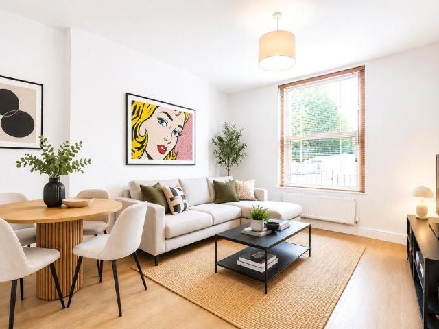 Flat for sale in Kingsdown, Feckenham