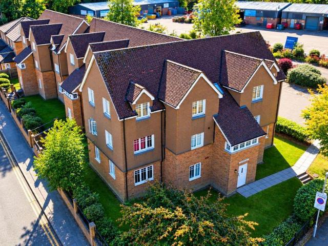 Flat for sale in Corner Hall, Dacorum