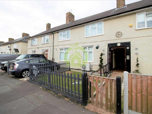 Flat for sale in Dagenham, Becontree