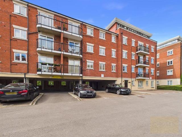 Flat for sale in Wymans Brook, Golden Valley