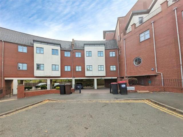 Flat for sale in Goldthorn Hill, West Midlands