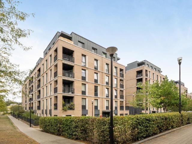Flat for sale in London Borough of Ealing, Greater London