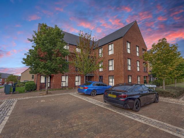 Flat for sale in Ketley, Telford