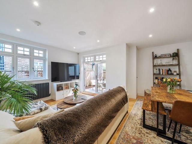 Flat for sale in London Borough of Croydon, Purley