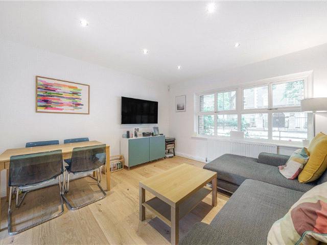 Flat for sale in Old Kent Road, Greater London