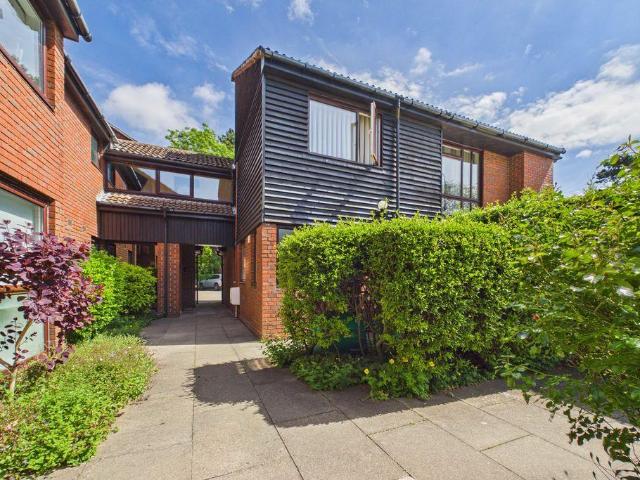Flat for sale in Red Hill, Surrey