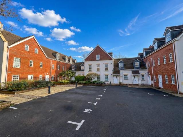 Flat for sale in Bridgwater, Somerset