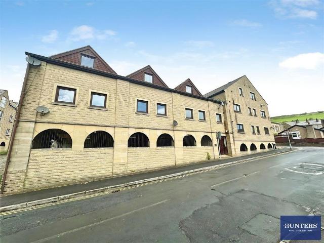Flat for sale in Halifax, Calderdale