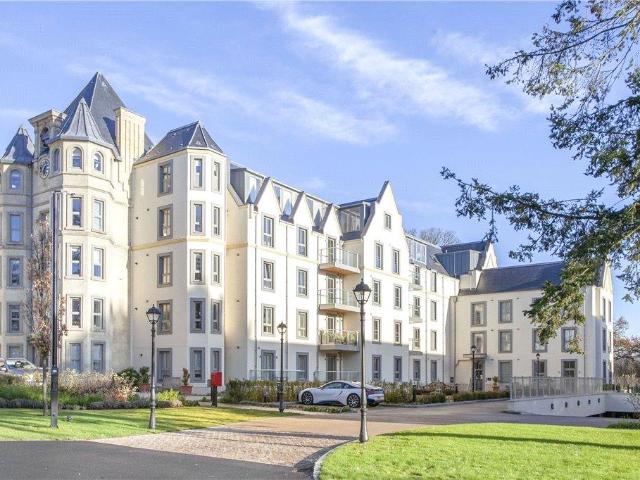 Flat for sale in Row Town, Surrey