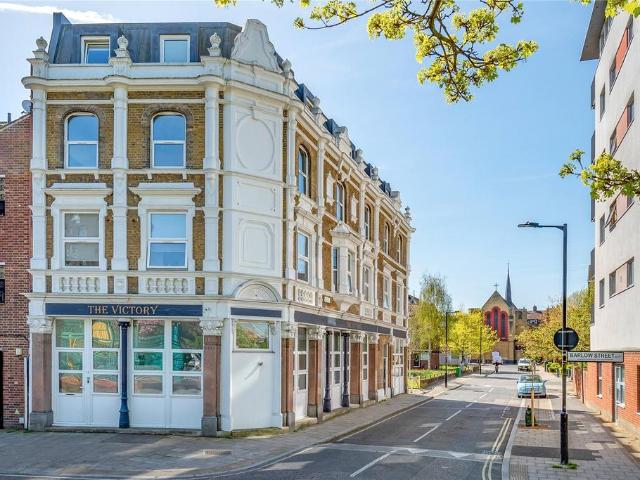 Flat for sale in London Borough of Southwark, Greater London