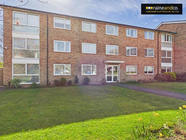 Flat for sale in Potters Bar, Isle Of Man