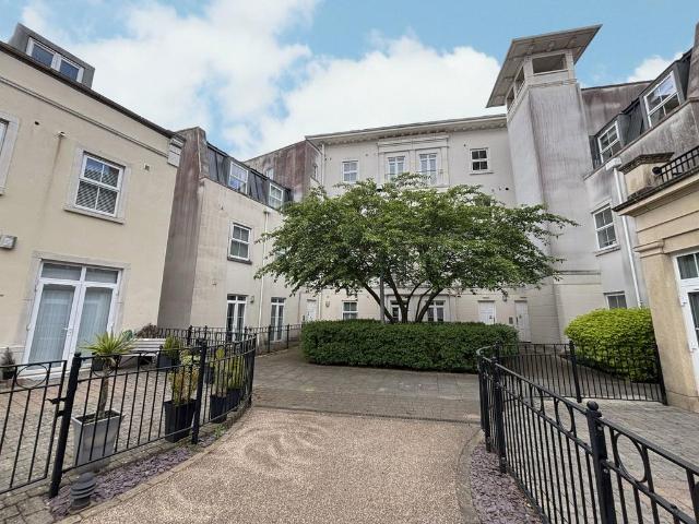 Flat for sale in Dickens Heath, West Midlands