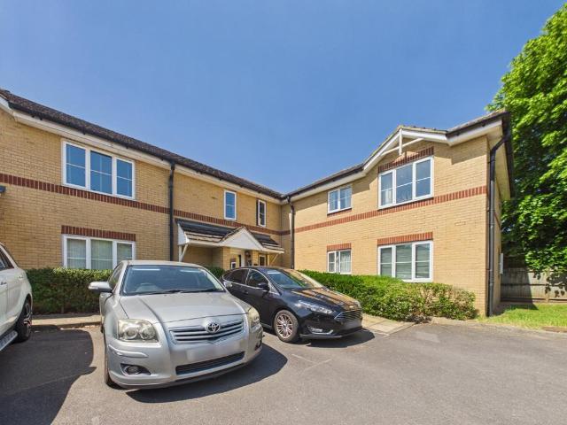 Flat for sale in Slough