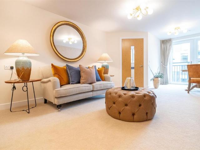Flat for sale in Thatcham, West Berkshire