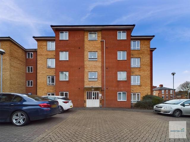 Flat for sale in Hyson Green, Haddon