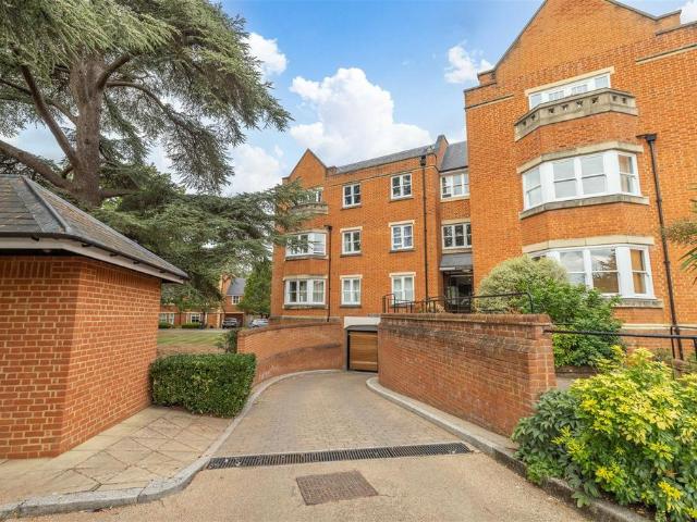 Flat for sale in Clewer Village, Windsor