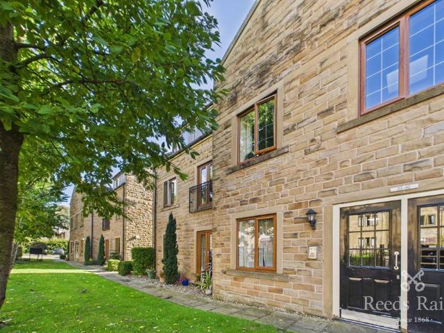 Flat for sale in Birchcliffe, Calderdale