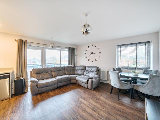 Flat for sale in The Wrythe, Greater London