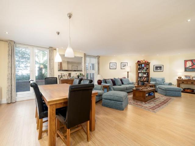 Flat for sale in Westminster, Victoria