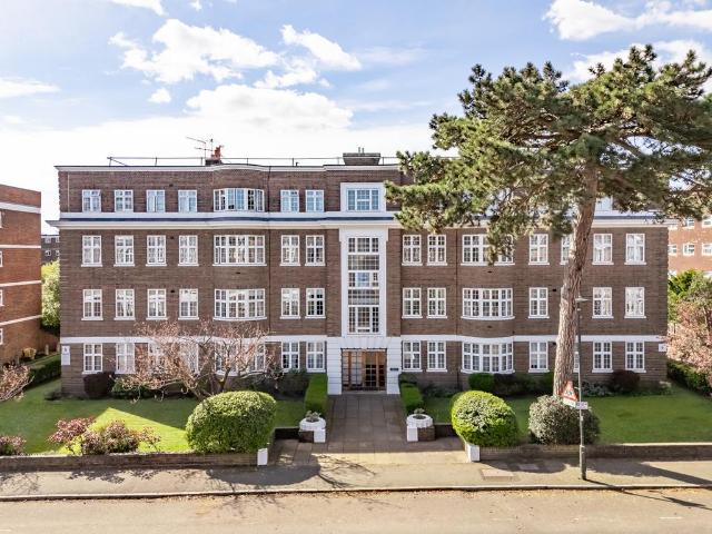 Flat for sale in London Borough of Merton, Raynes Park