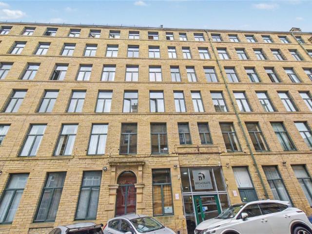 Flat for sale in West Yorkshire