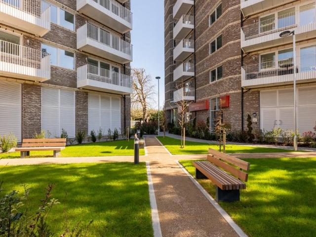 Flat for sale in London Borough of Ealing, Greater London