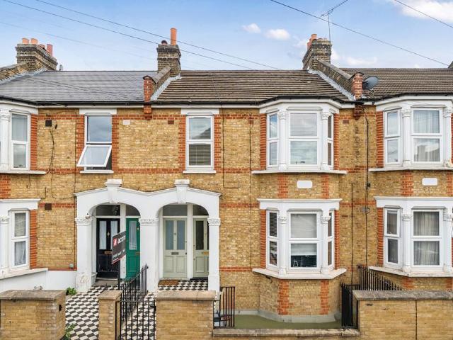 Flat for sale in London Borough of Lewisham, Greater London