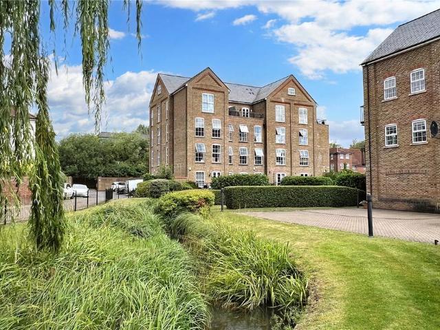 Flat for sale in Wooburn, Berghers Hill