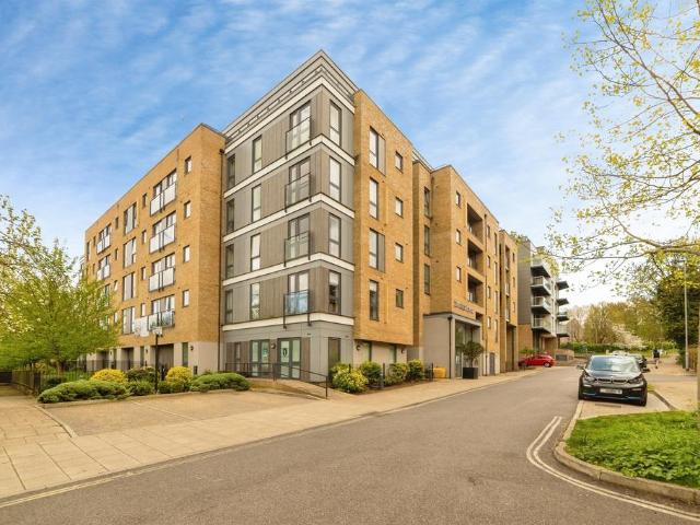 Flat for sale in Hertford, Colliers End