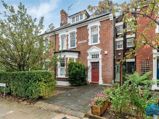 Flat for sale in Crouch End, Greater London