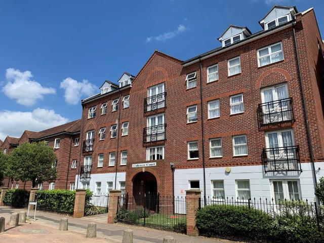 Flat for sale in Dale Hill, Essex