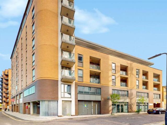 Flat for sale in Dalston, De Beauvoir Town