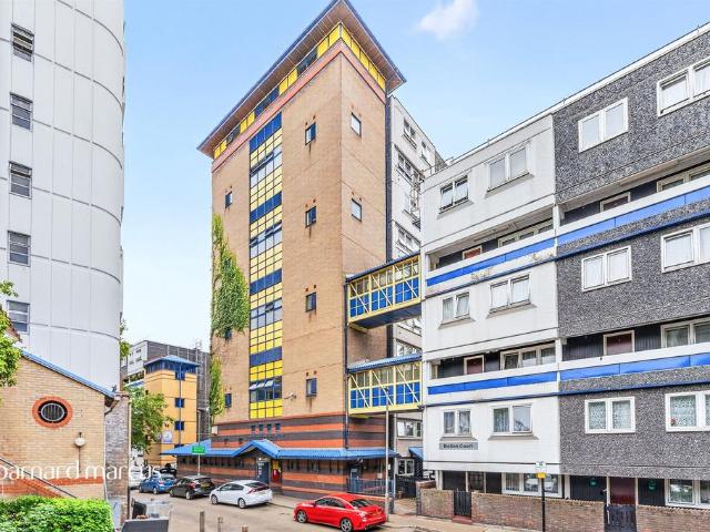 Flat for sale in Clapham Junction, Greater London