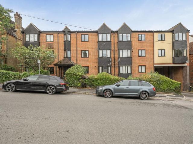 Flat for sale in Kippington, Sevenoaks