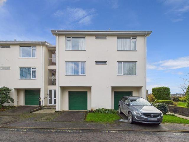 Flat for sale in Moresk, Penweathers