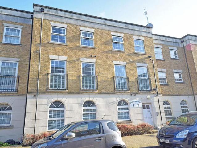 Flat for sale in Midway, Kent