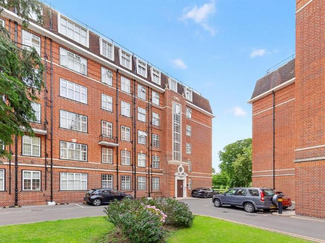 Flat for sale in London Borough of Hounslow, Greater London
