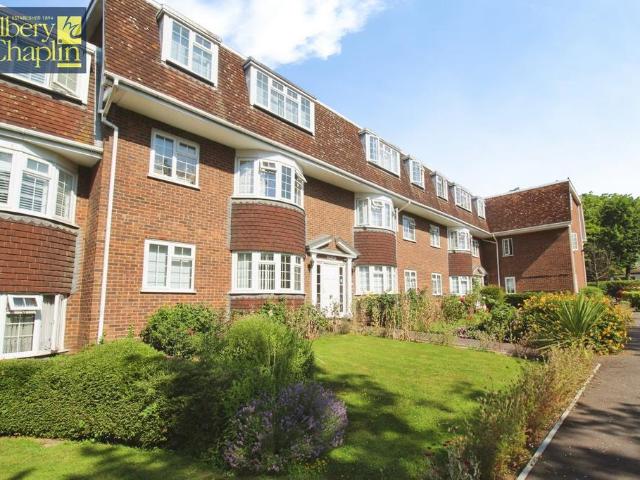 Flat for sale in Ardleigh Green, Greater London