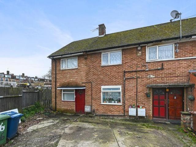 House for sale in Harrow Weald, Greater London