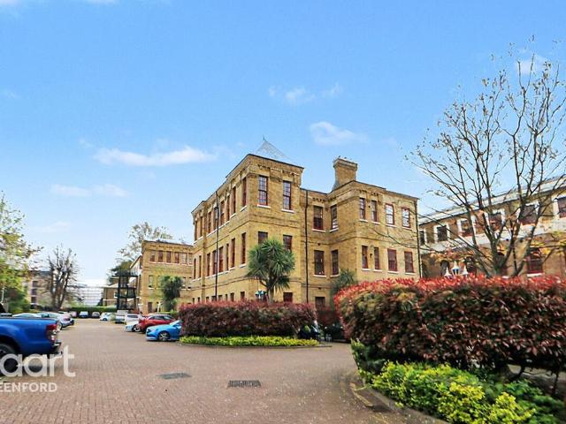 Flat for sale in London Borough of Ealing, Hanwell