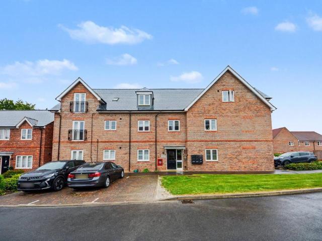 Flat for sale in Pouchen End, Hertfordshire
