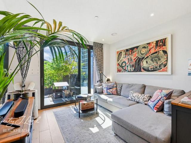 Flat for sale in Glyndon, Greater London