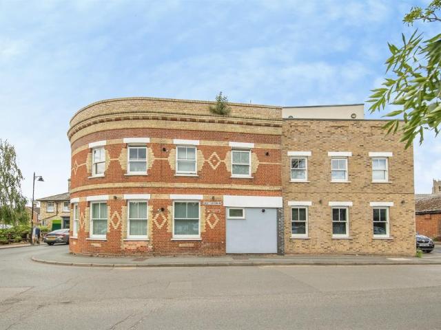 Flat for sale in Sudbury, Chelmondiston