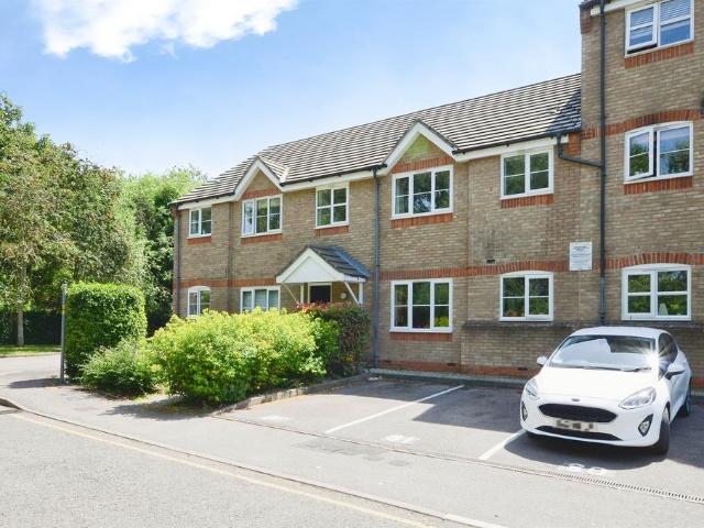 Flat for sale in Walton, Aylesbury