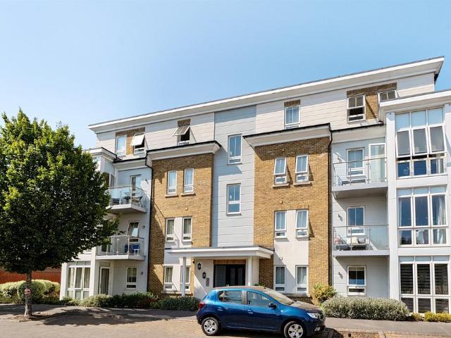 Flat for sale in Maidenhead