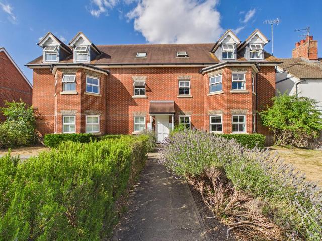 Flat for sale in Berrick Salome, Oxfordshire