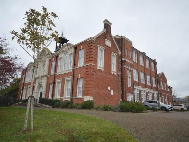 Flat for sale in Bocking, Braintree