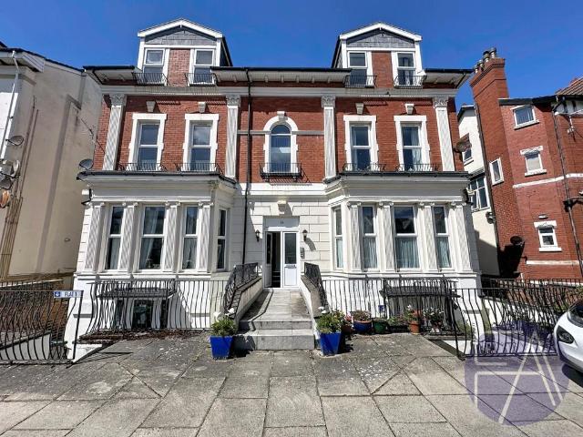 Flat for sale in Meols Cop, Southport