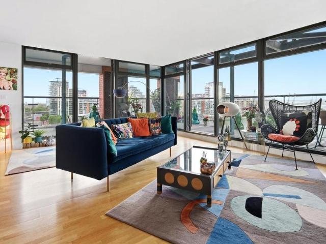 Flat for sale in Silvertown, Greater London