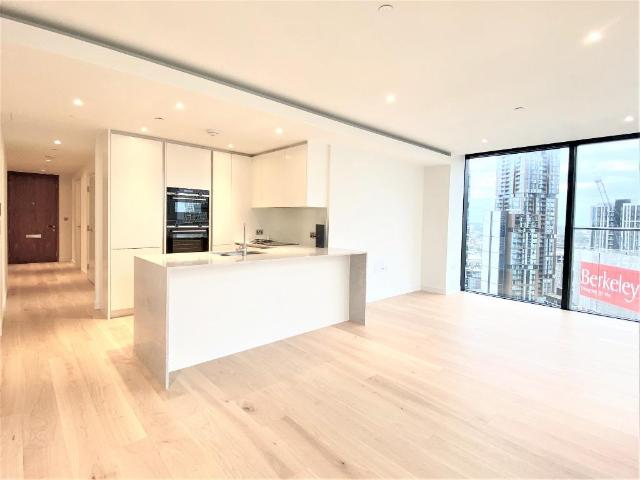 Flat for sale in Isle Of Dogs, Greater London